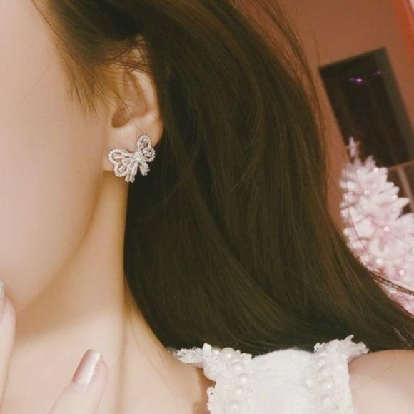 AAA Grade Crystals Paved BOW Super Shine Earrings - Picture 6 of 8